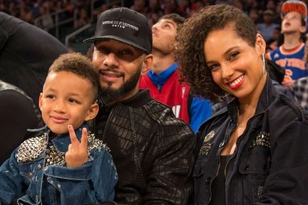 Alicia Keys' son Egypt Daoud Dean with his Parents.