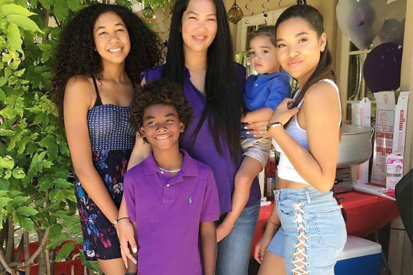 Kimora Lee with her kids.