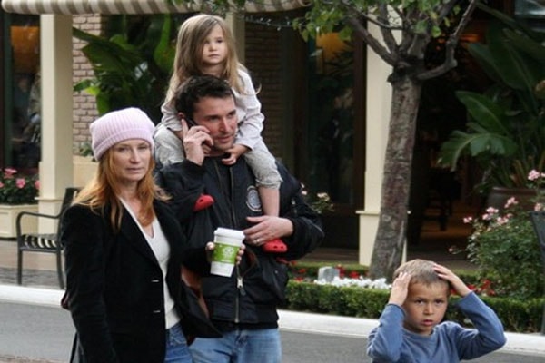 Noah Wyle with his ex-wife,Tracy Warbin and his children