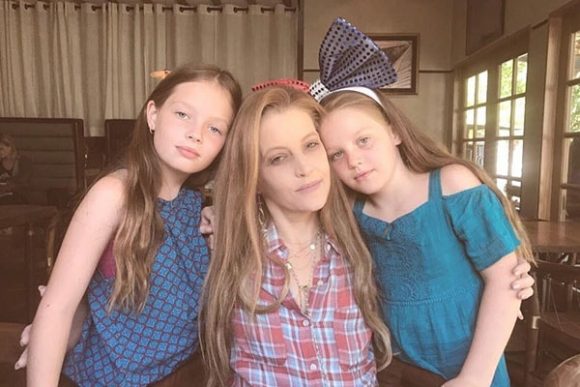 lisa-marie-presley-twin-daughters | Ecelebritymirror