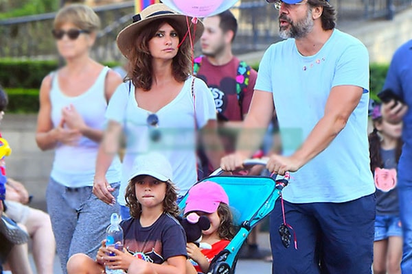 Meet Luna Encinas Cruz - Photos Of Penélope Cruz's Daughter With ...