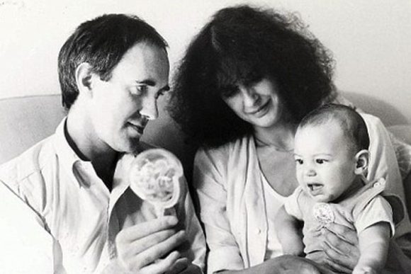 Jonathan Pryce and family | Ecelebritymirror