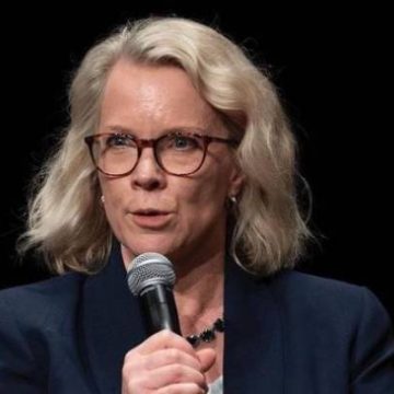 Laura Tingle, 7 Interesting Facts About The Australian Journalist , Is She Still Sam Neill’s Partner?