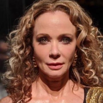 Lauren Holly Net Worth – Look At The Multi-Millionaire’s Income And Earning Sources