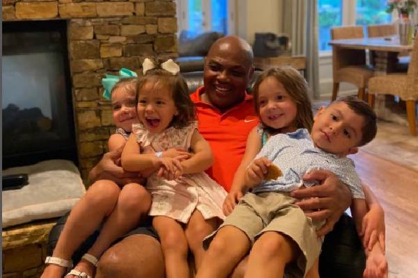 Uncle chuck with Ernie Johnson's grandchildren | Ecelebritymirror