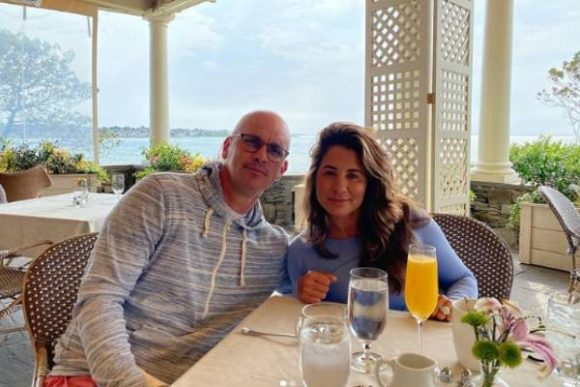 Dan Hurley And His Wife 580x387 