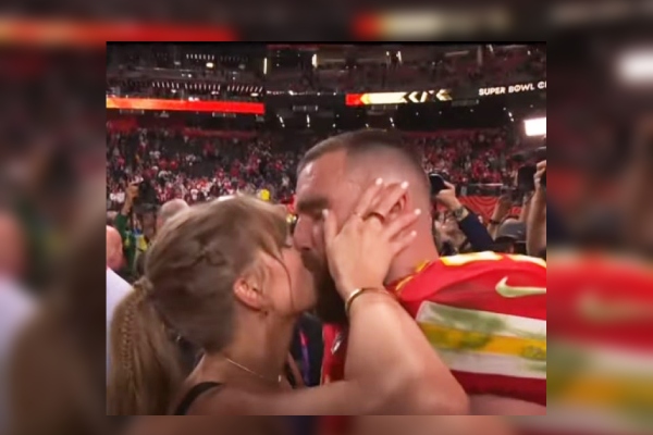 Taylor Swift Kisses Travis Kelce Super Bowl